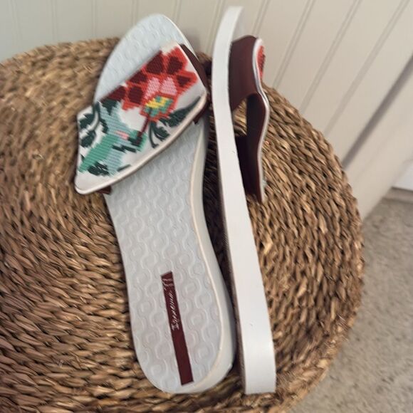 Ipanema Women's White and Green Flip Flops - Picture 5 of 6